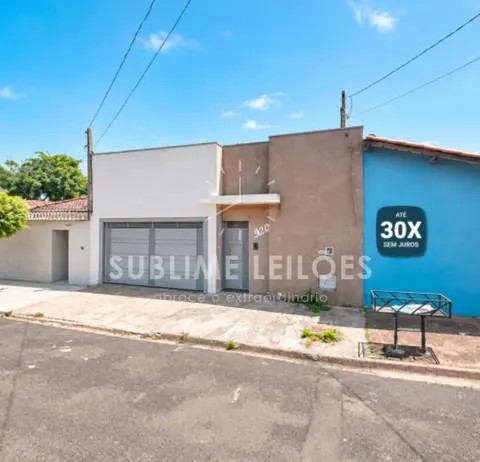 A) Casa | Terreno de 250m² | Constr. de 158m²